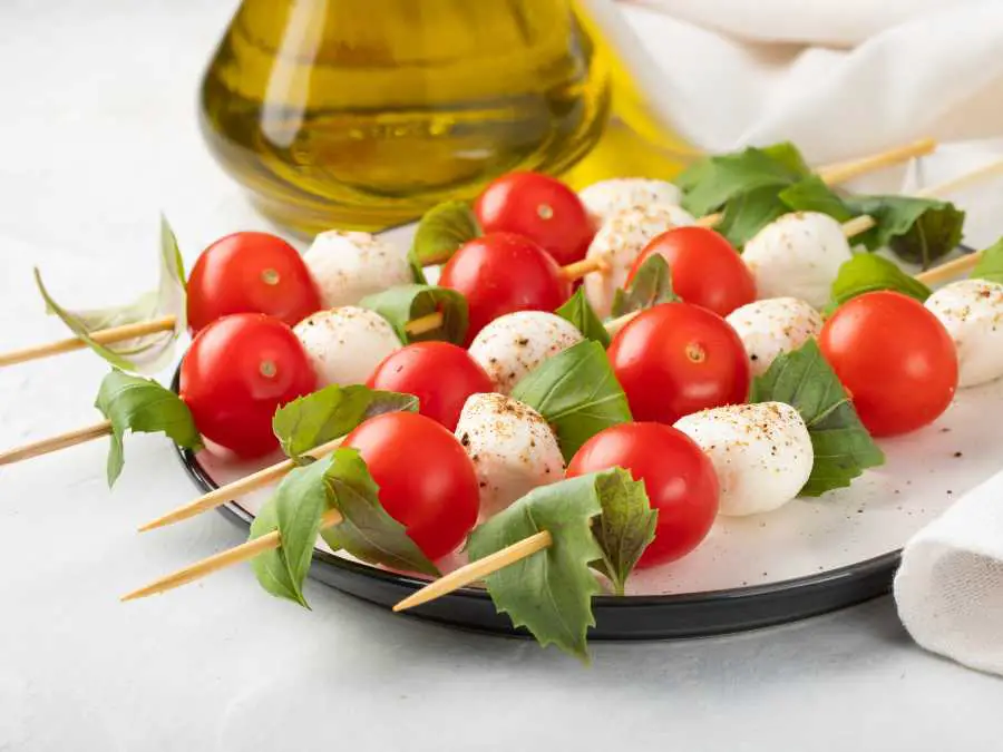 caprese-christmas-skewers