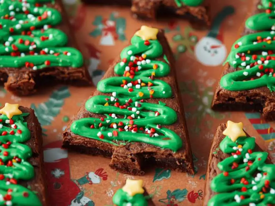 christmas-tree-brownie-triangle