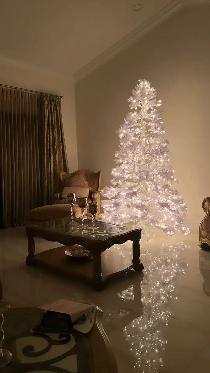 christmas-tree-wrapped-in-soft-white-lights-farmhouse-christmas-decor-ideas