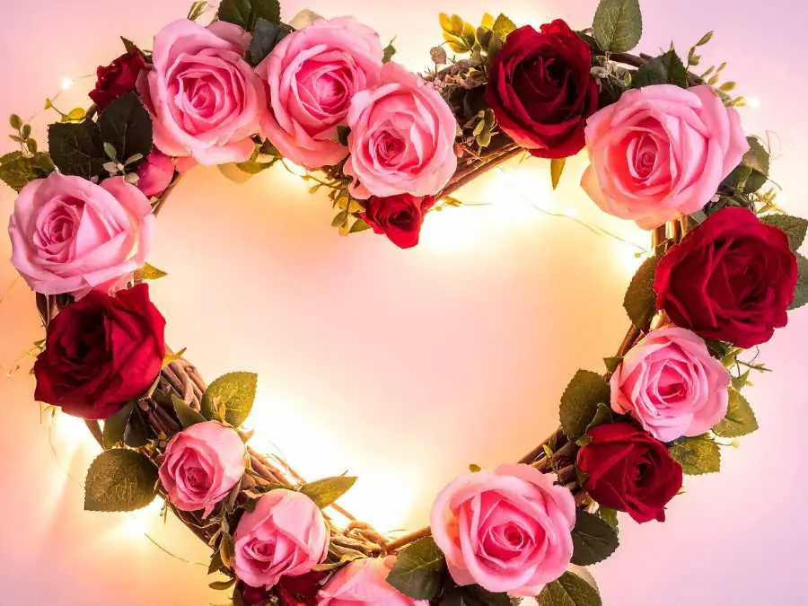 classic-red-and-pink-heart-wreath-beautiful-valentine-wreath
