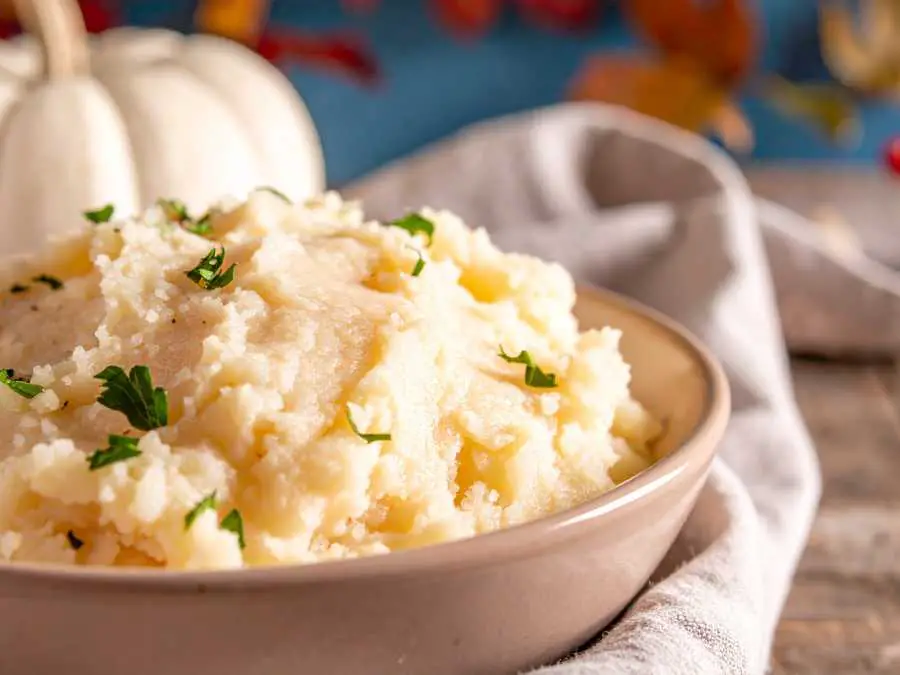 garlic-parmesan-mashed-potatoes-gluten-free-christmas-recipes