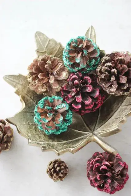glitter-dipped-pinecones