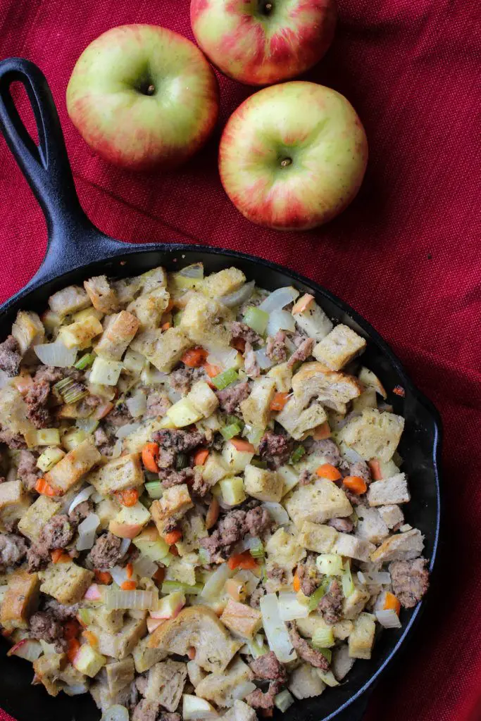 gluten-free-stuffing-with-sauage-and-apple