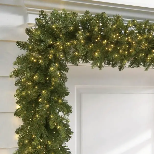 green-garlands-with-subtle-gold-sparkle