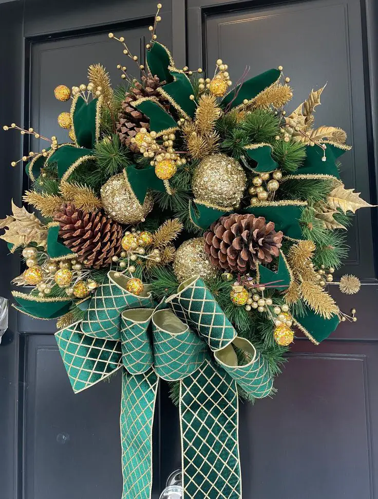 green-gold-wreaths-lovely-green-and-gold-christmas-decor