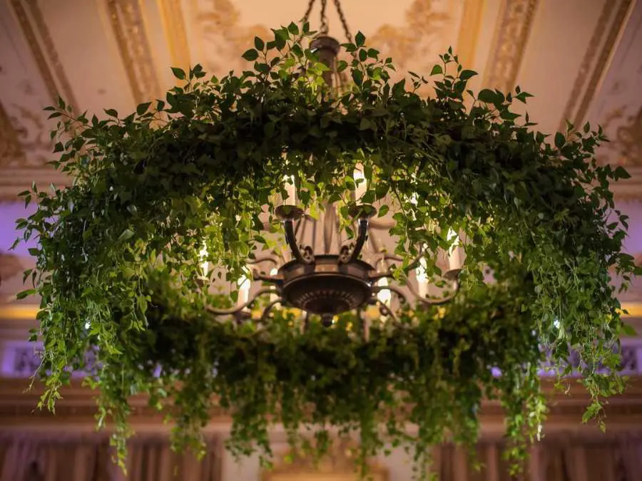 greenery-chandelia-decor