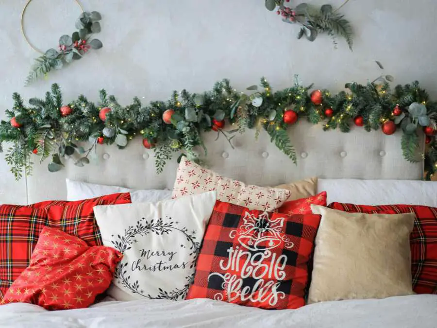 holiday-pillows-and-throws