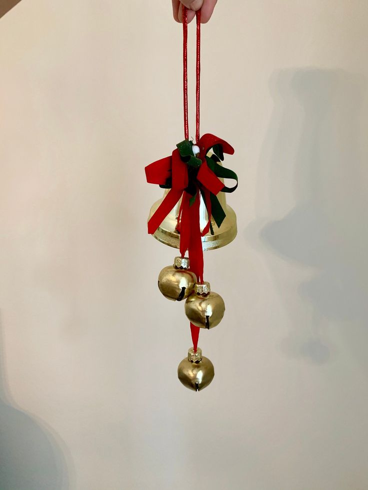 iron-bells-hung-on-ribbons-farmhouse-christmas-decor-ideas