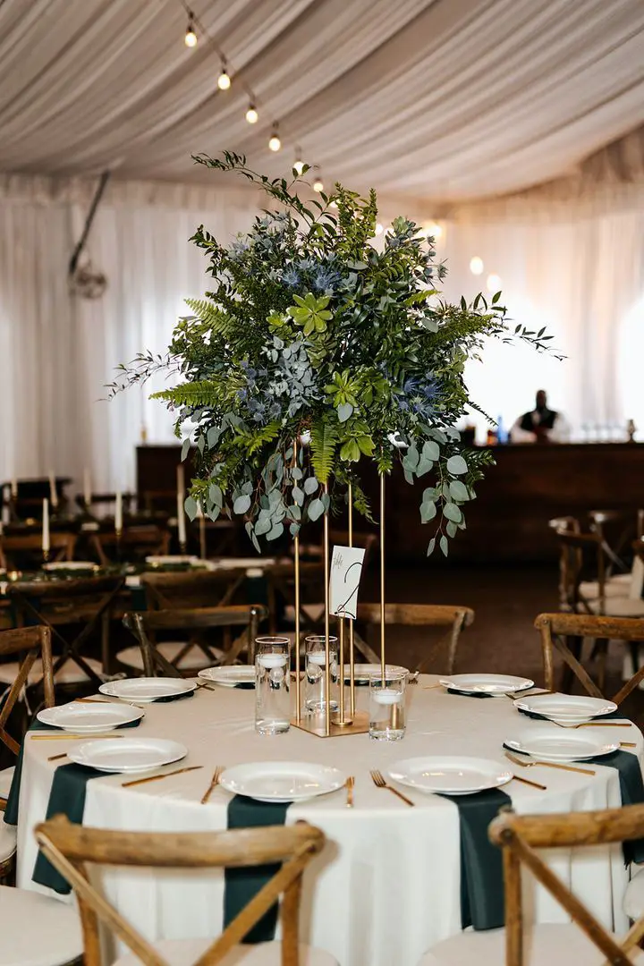 layered-greenery-centerpieces-with-gold-accents-green-and-gold-christmas-decor-ideas