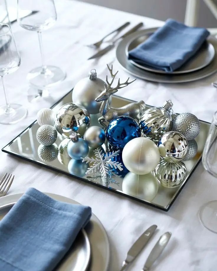 mirrored-accents-christmas-table-decor-ideas