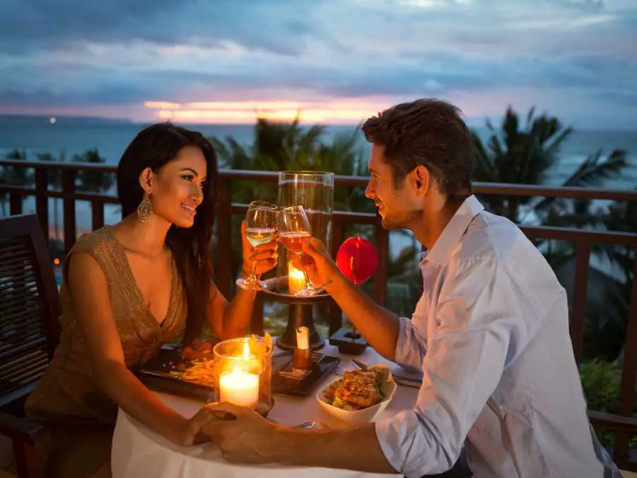 romantic-balcony-or-window-side-dinner