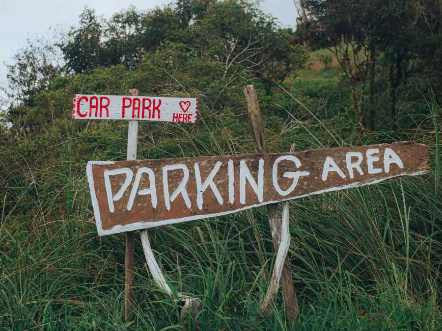 rustic-calkboard-signs-farmhouse-christmas-decor-ideas