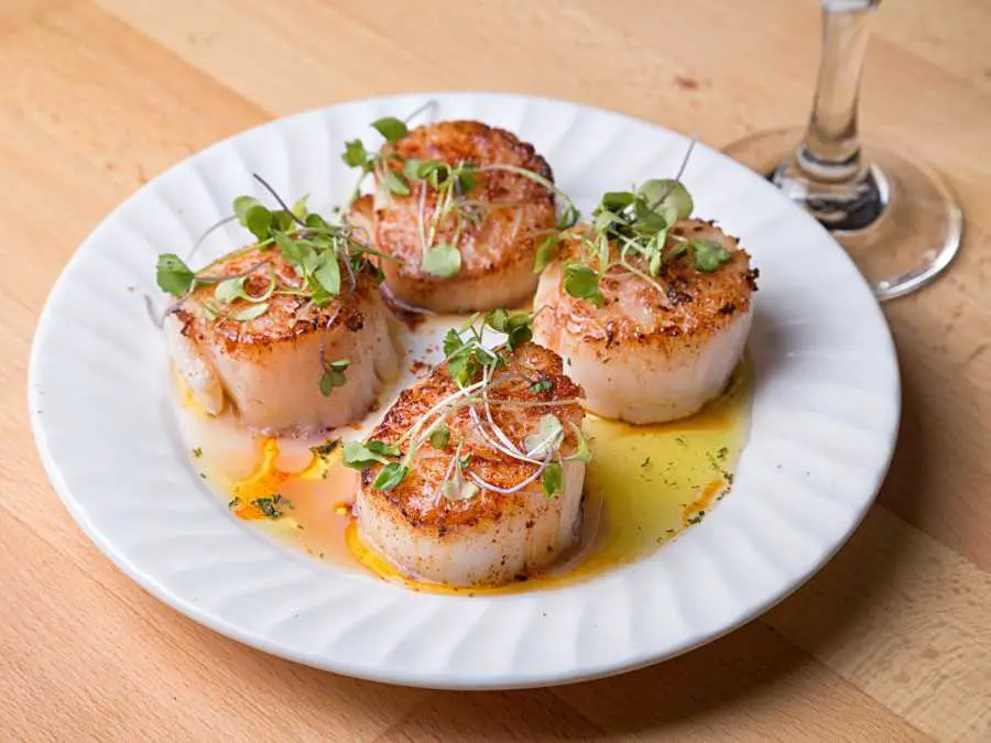 seared-scallops-dinner-easy-valentine's-dinner-recipes