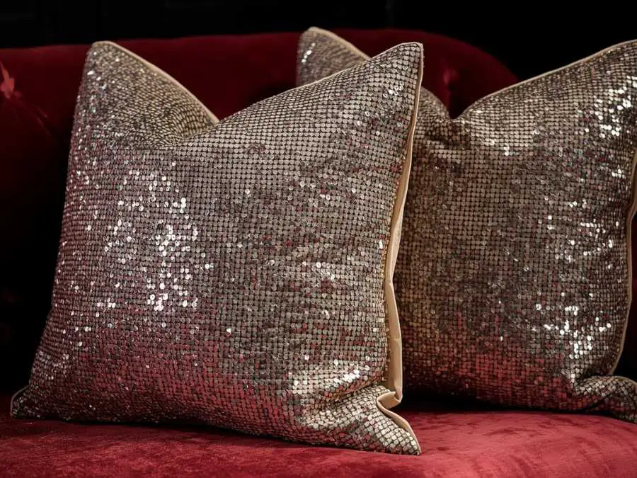 sequined-throw-pillows-glam-christmas-decor-ideas