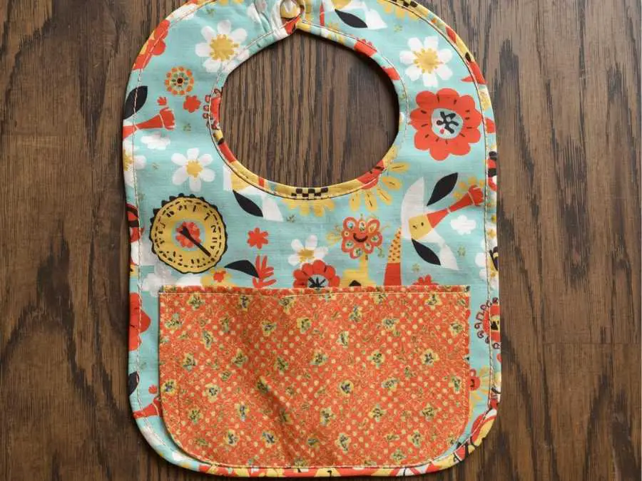 snack-time-bib-pocket