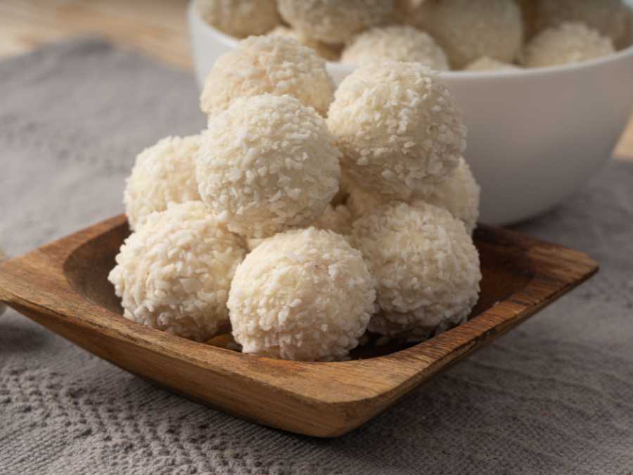 snowball-coconut-truffles-festive-christmas-recipes-for-kids