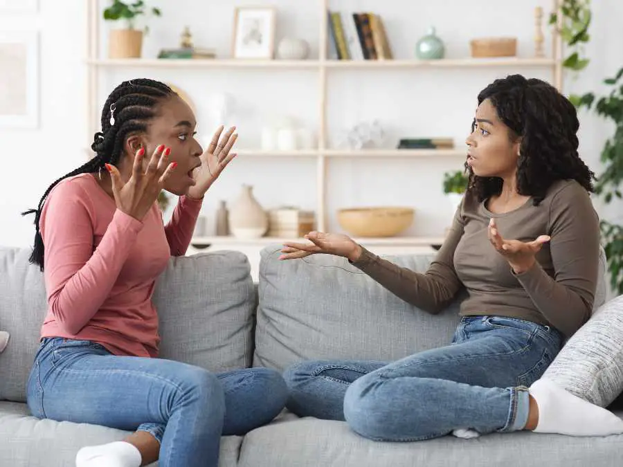 drama-follows-her-everyewhere-mom-friendship-is-toxic