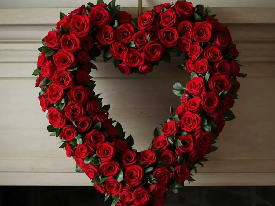 hearth-shaped-wreath-for-indoor-decor