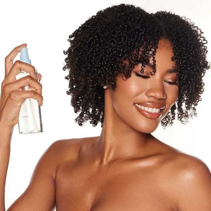 refresh-curl-with-water-or-a-hydrating-lovely-3d-curls-without-frizz