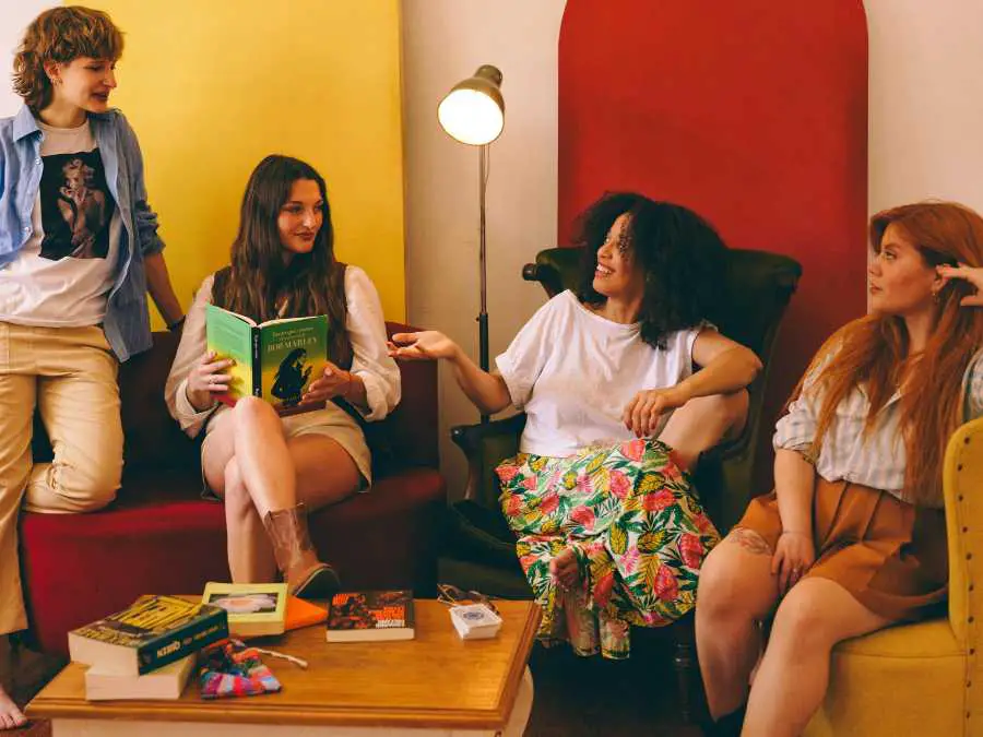 she-gets-upset-when-you-have-other-friends-mom-friendship-is-toxic