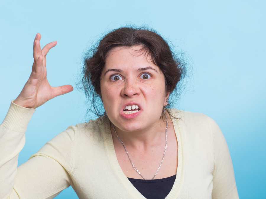 ahe-make-passiv-aggressive-comments-mom-friendship-is-toxic