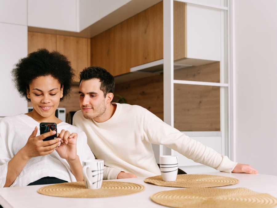 stay-connected-with-your-partner
