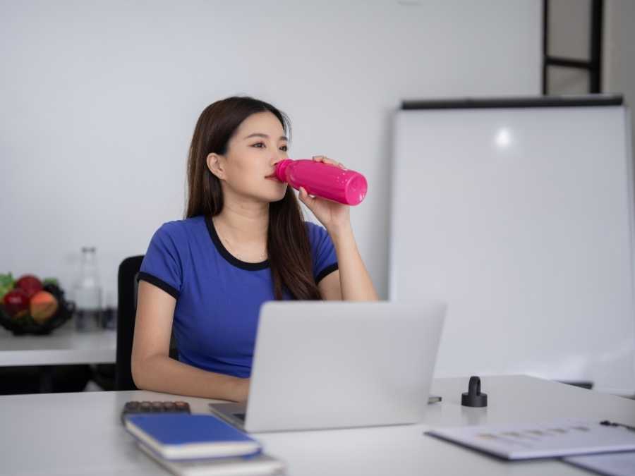 stay-hydrated-throughout-the-day