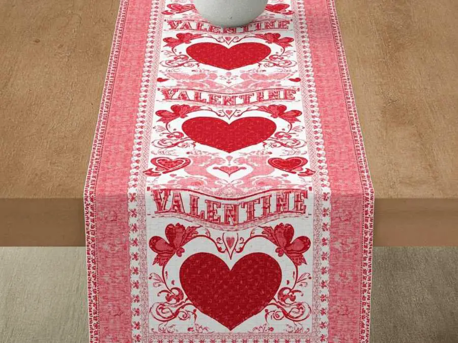 valentine-inspired-table-runner-lovely-diy-valentine-decoration-ideas