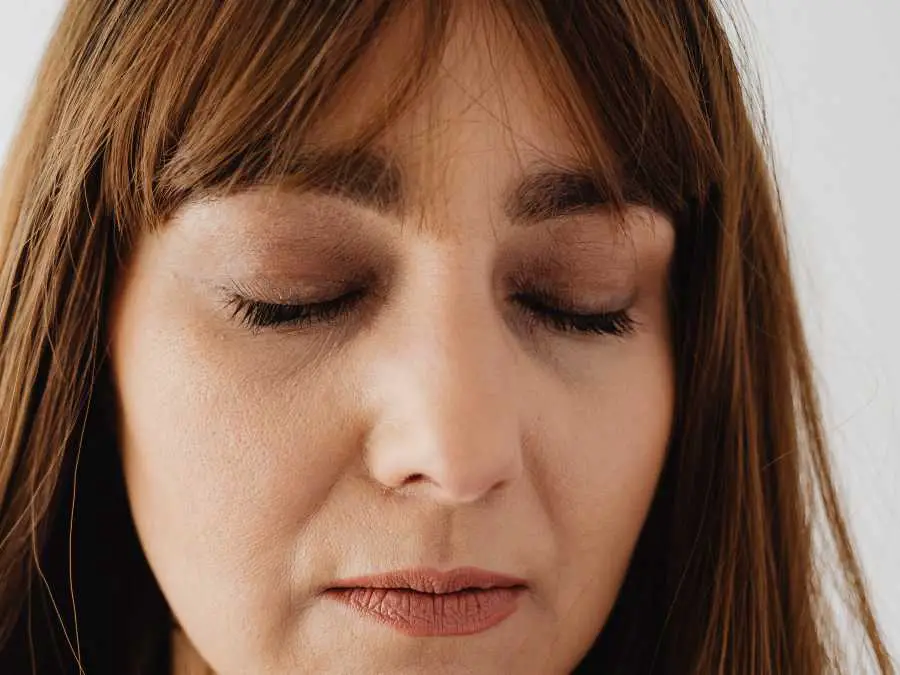 your-inner-voice-tells-you-something-is-off-signs-a-mom-friendship-is-toxic