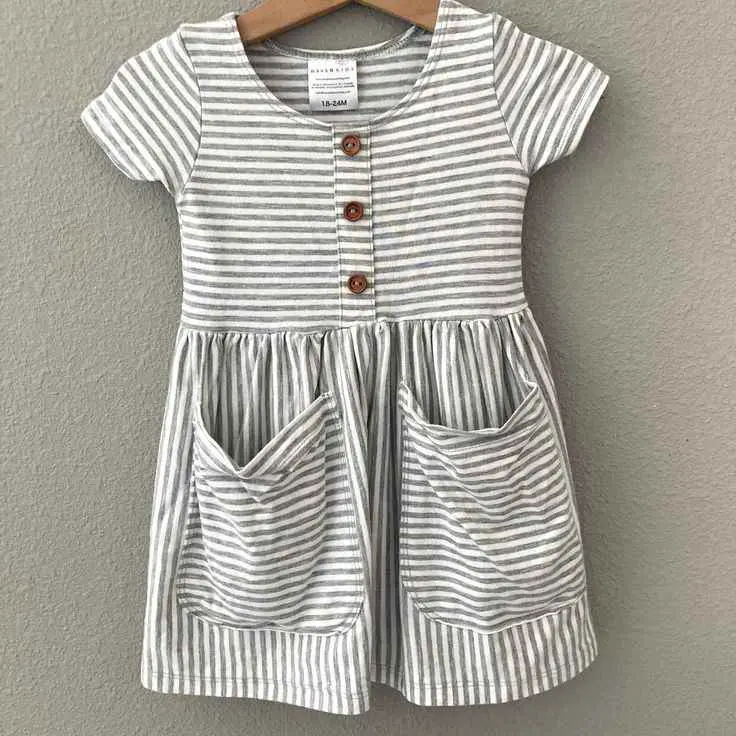 button-front-dress-with-patch-pockets-cute-throwback-kids-fashion-outfit