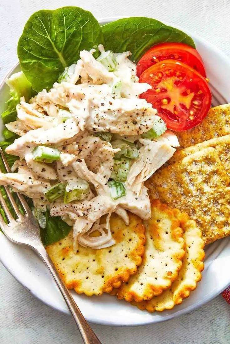 Chicken-Salad-with-Crackers-tasty-school-lunch-ideas