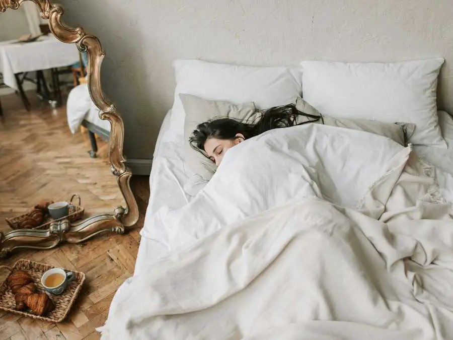 crackers-by-the-bed-first-trimester-essentials