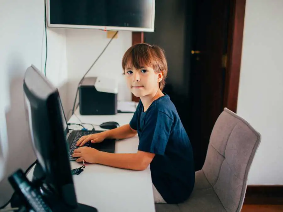 create-predictable-routines-around-screen-use-manage-screen-time-for-neurodiverse-kids