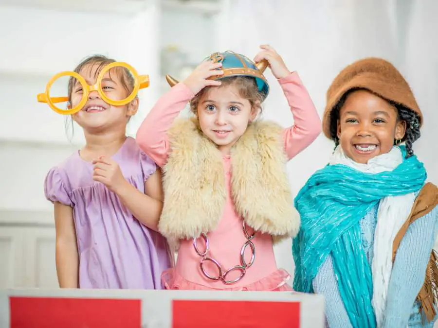 dress-up-play-creativee-screen-free-activities-for-toddler