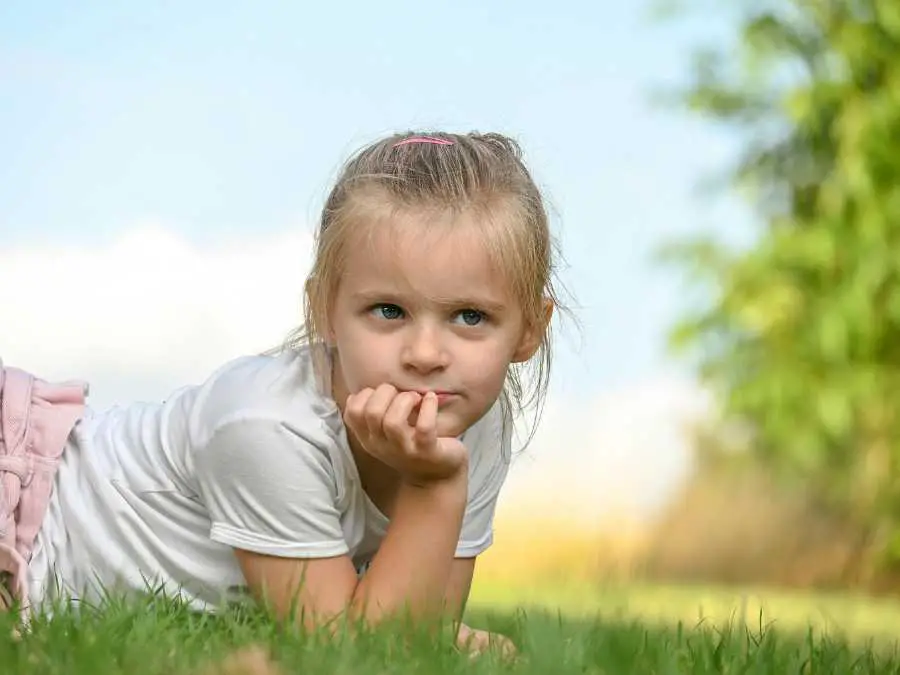Encourage-daydreaming-ways-to-embrace-boredom-for-kids-development