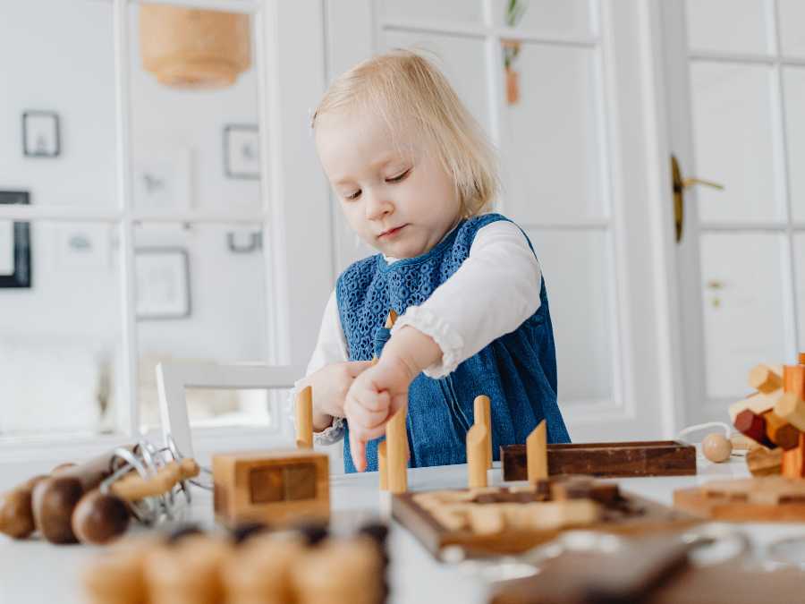 encourage-independent-play