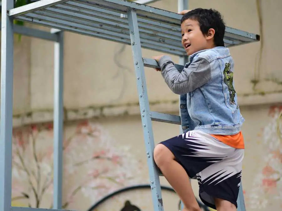 Encourage-outdoor-free-play