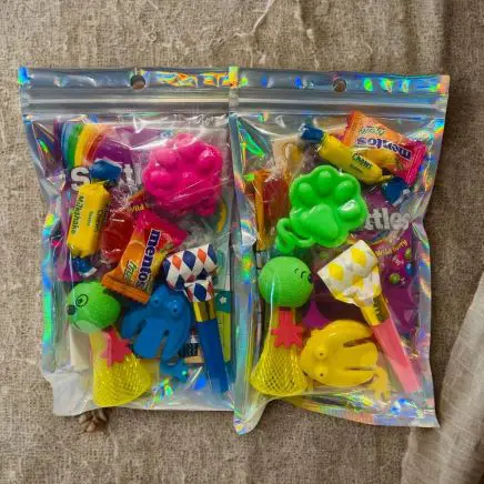 encourage-second-hand-gifts-sustainale-kids-birthday-party-ideas