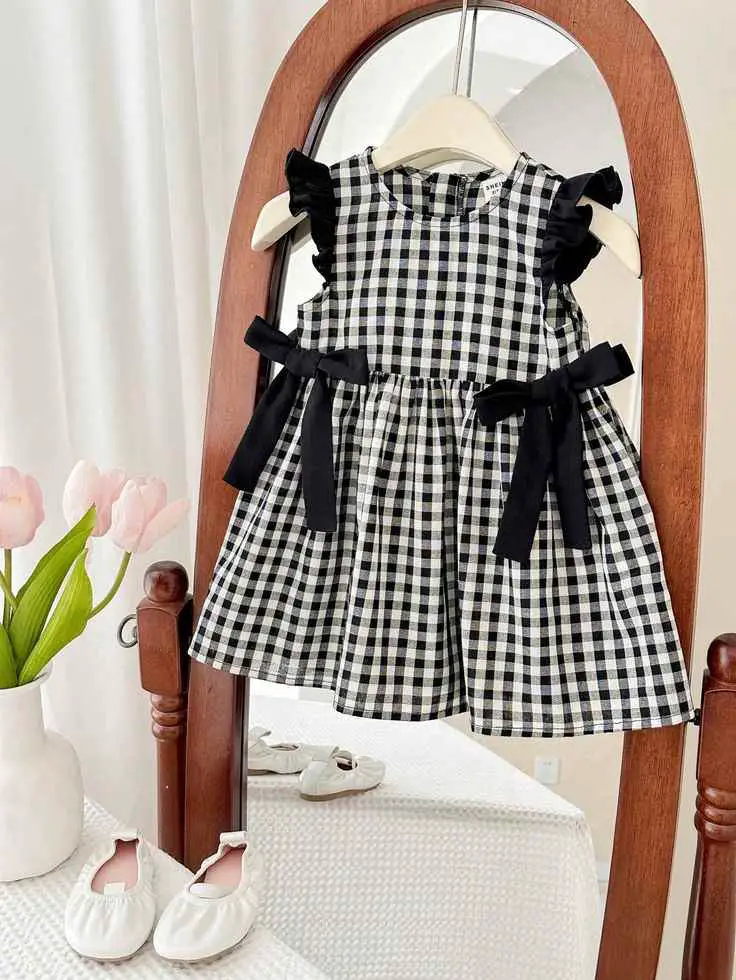gingham-dress-with-simple-bow-throwback-kids-fashion-outfit
