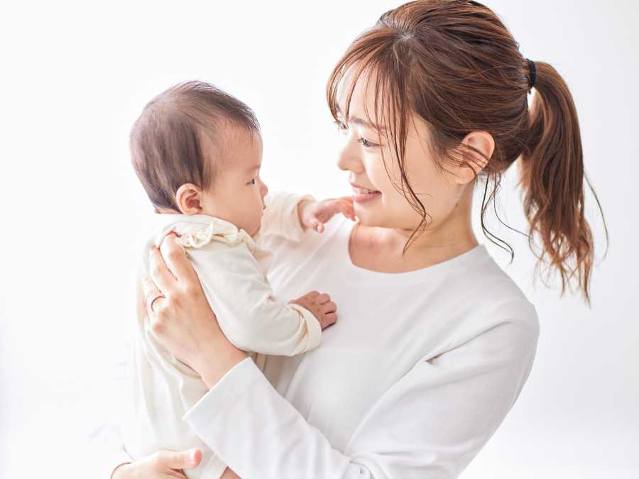 hold-your-baby-upright-briefly-after-feeds-newborn-sleep-tips