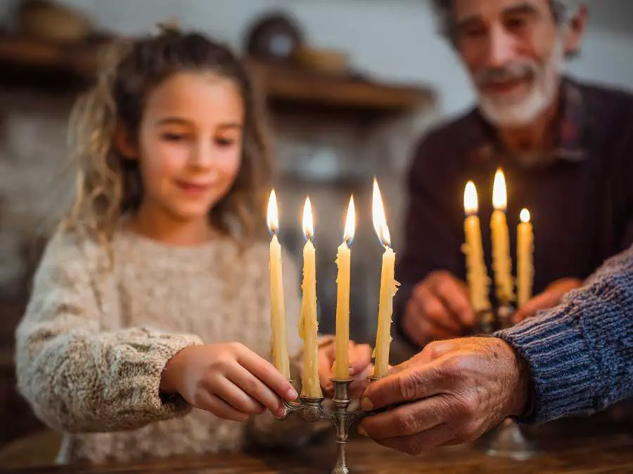 light-candle-in-the-evening-st.patrick's-day-ideas