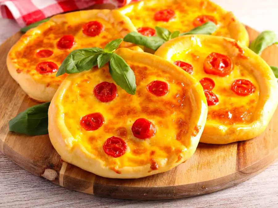 Mini-personal-pizzas