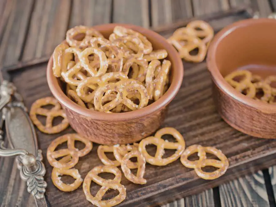 Mini-pretzels-st.patrick's-day-charcuterie-board