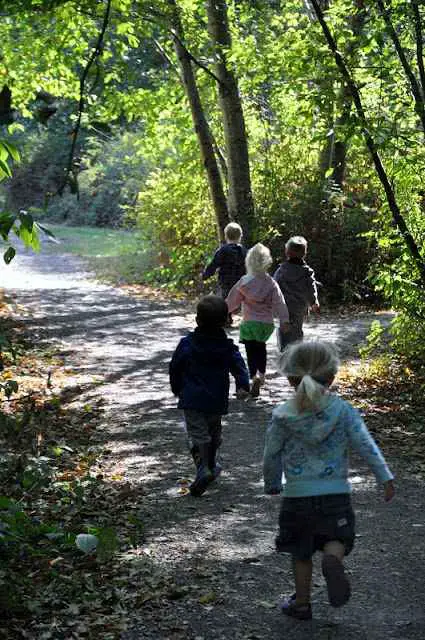 nature-walks-friendly-for-overstimulated-toddler