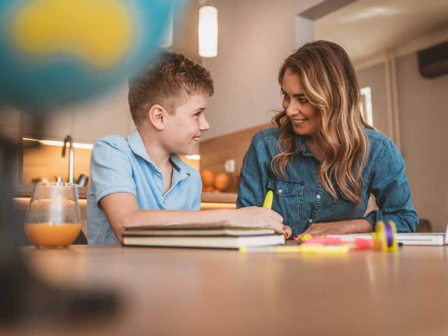 offer-clear-and-simple-expectations-manage-screen-time-for-neurodiverse-kids