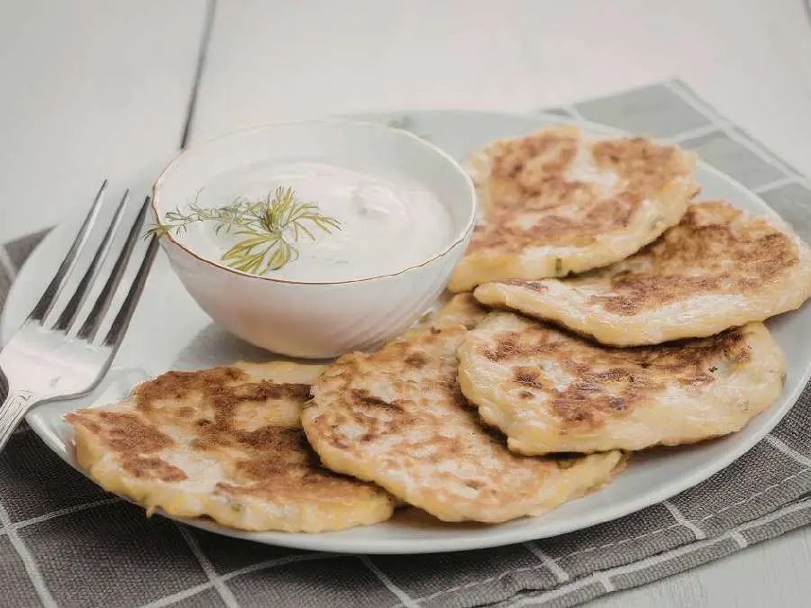 pancakes-with-yogurt-dip-tasty-school-lunch-ideas