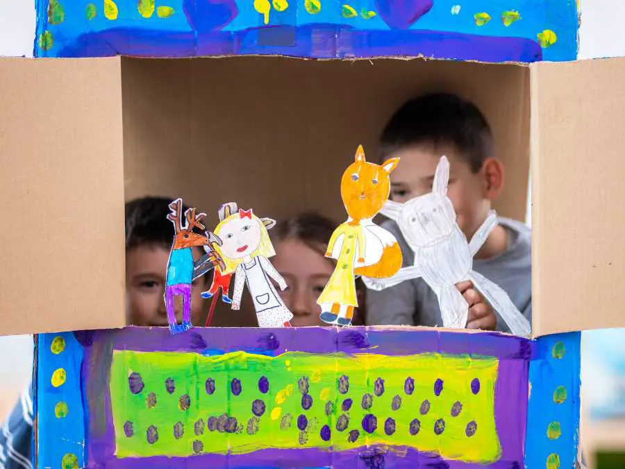 puppet-making-and-shows-creative-90s-inspired-kids-activities