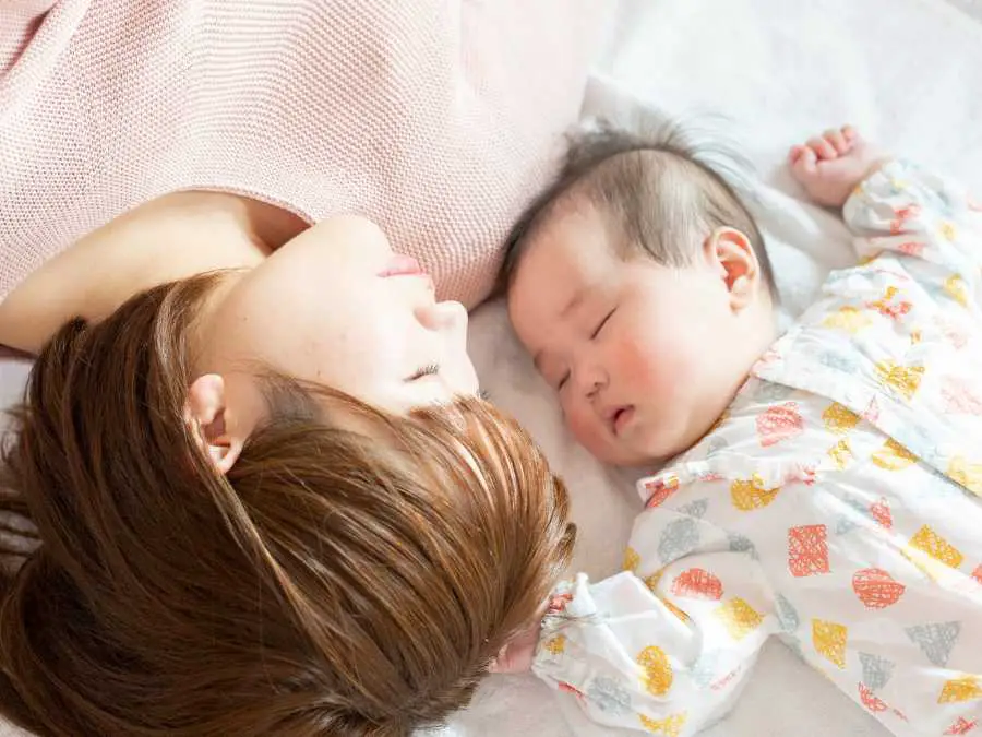 sleep-when-your-baby-sleeps-newborn-sleep-tips