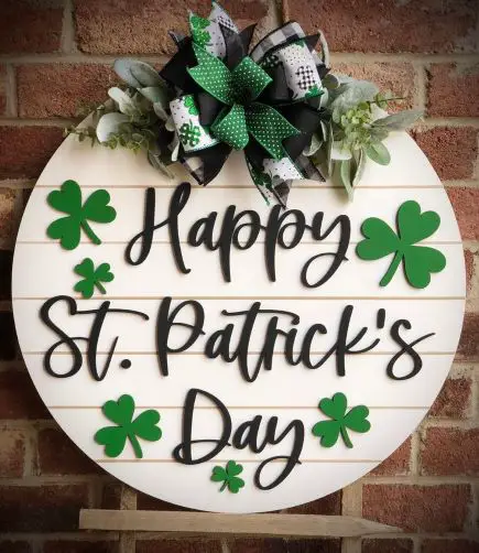 st.patrick's-day-hanger-diy-st.patrick's-day-decor
