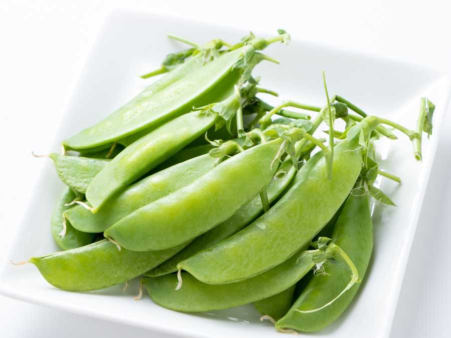Sugar-snap-peas-st.patrick's-day-charcuterie-board